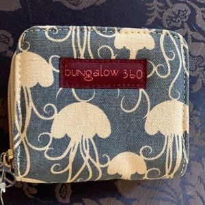 Bungalow 360 wallet NWT